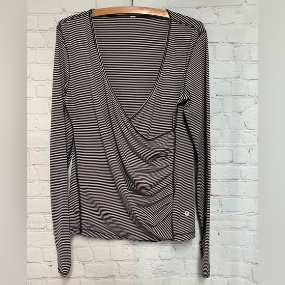 lululemon athletica Sun Salutation Black Stripe Long Sleeve Top Size XL - Picture 2 of 6